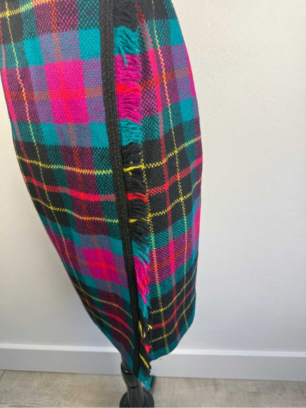 Carlisle Wool Plaid Pencil Skirt Sz 6  90s Vtg Casual Colorful Midi Skirt